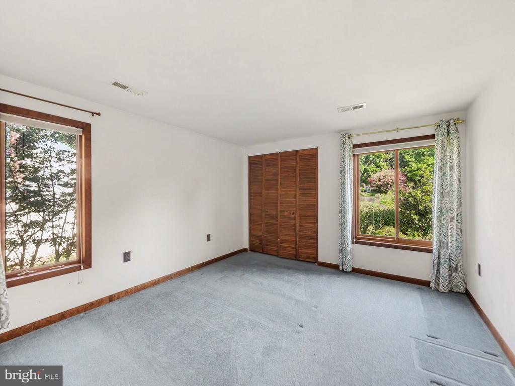 415 COLLINGWOOD DRIVE