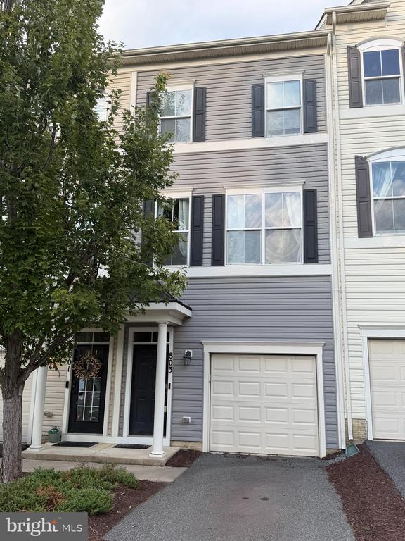 803 WOODSTREAM BOULEVARD Unit: 902