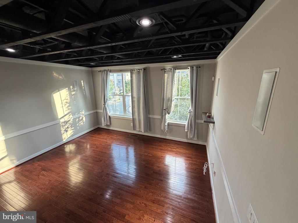 803 WOODSTREAM BOULEVARD Unit: 902