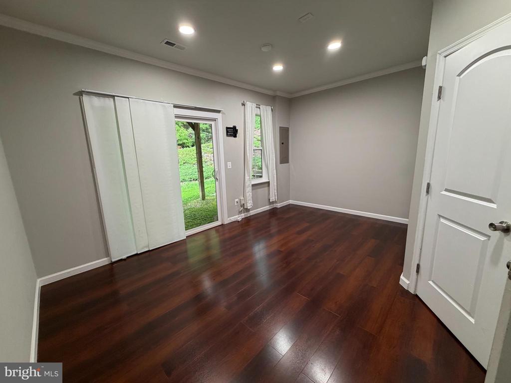 803 WOODSTREAM BOULEVARD Unit: 902