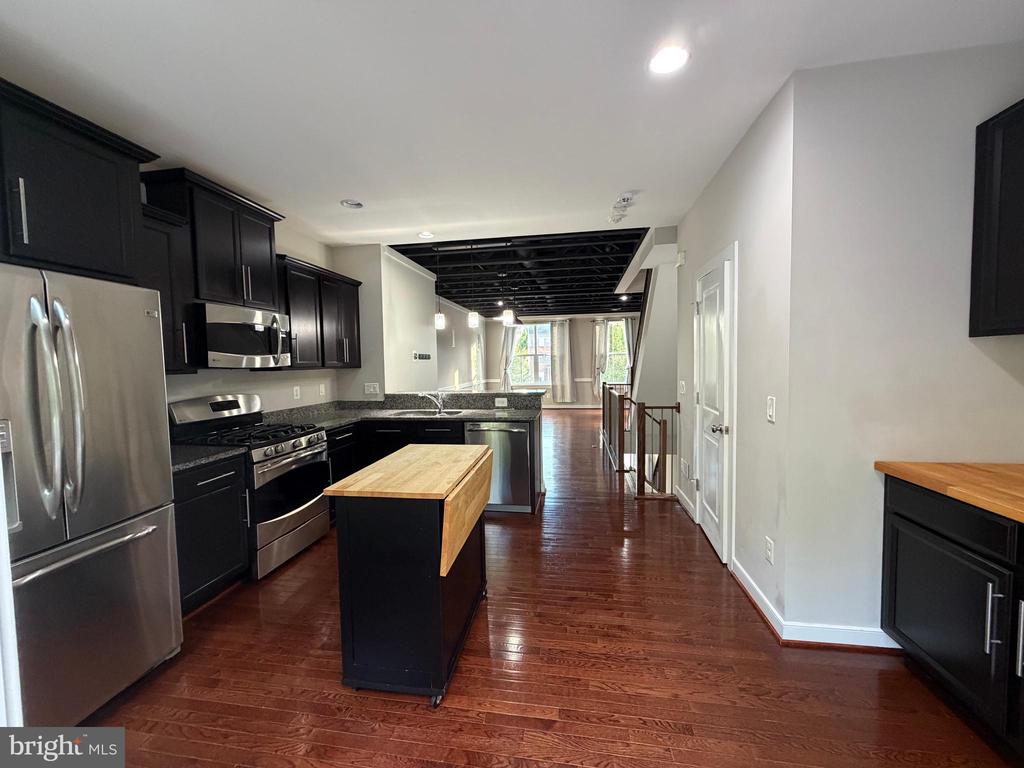 803 WOODSTREAM BOULEVARD Unit: 902