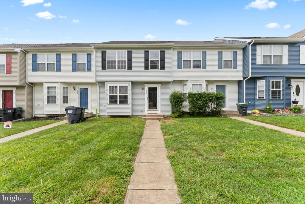 209 ILONA COURT