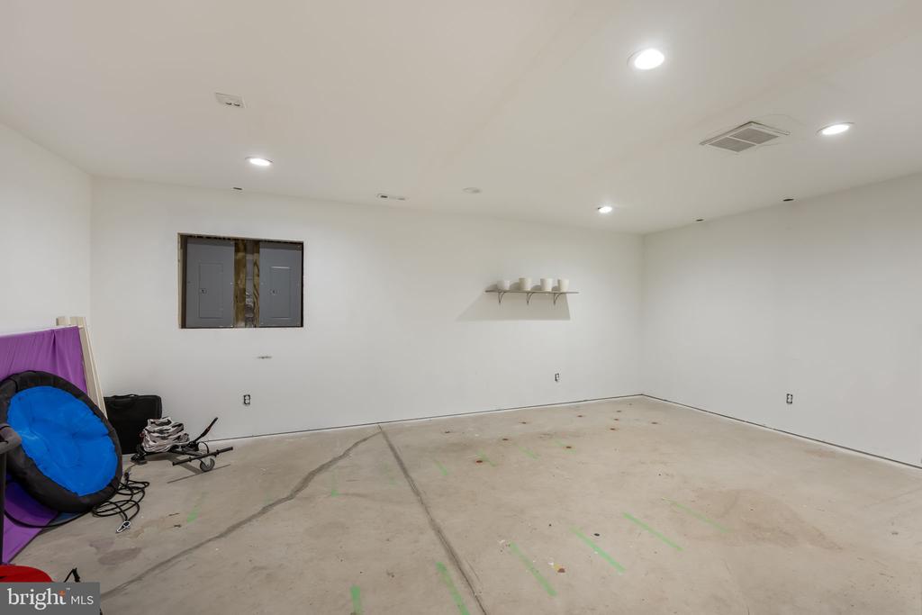 270 TELEGRAPH ROAD