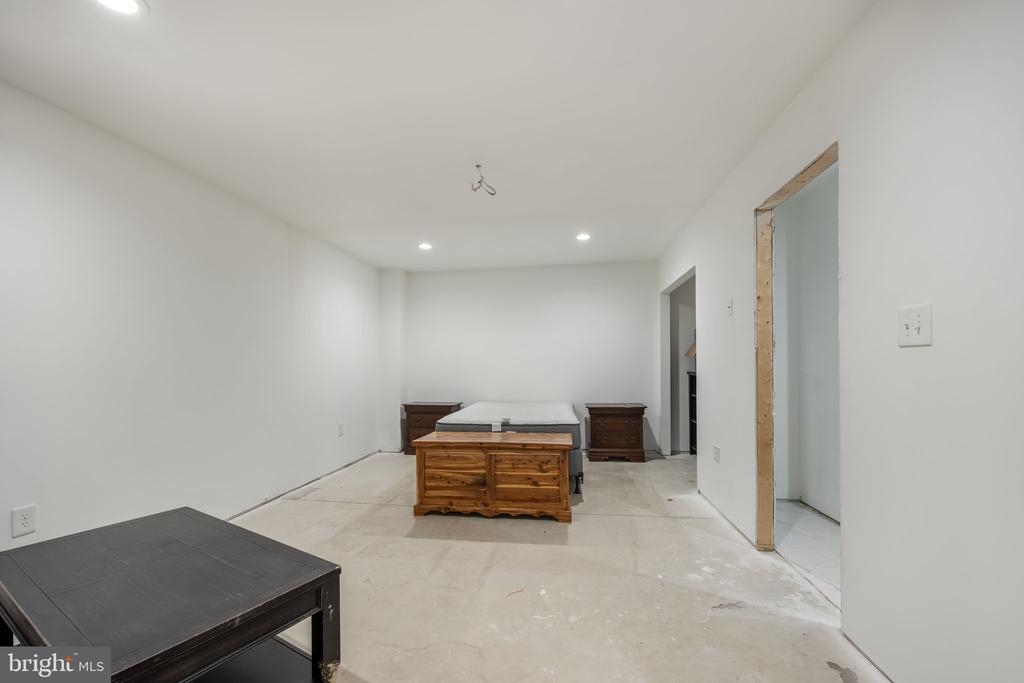 270 TELEGRAPH ROAD