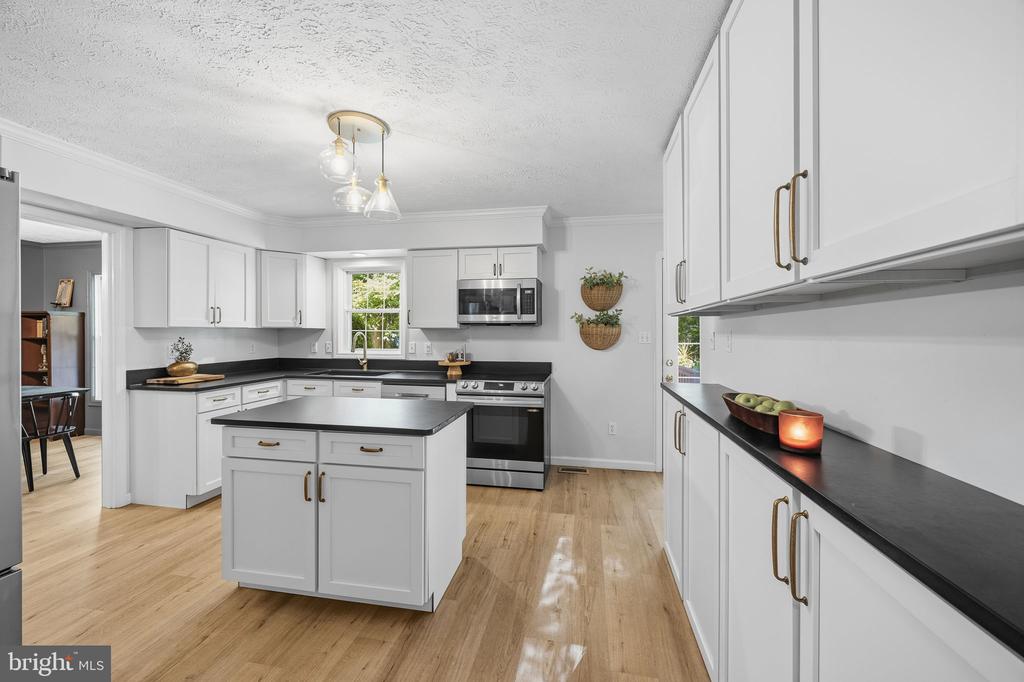 11 COBBLESTONE WAY
