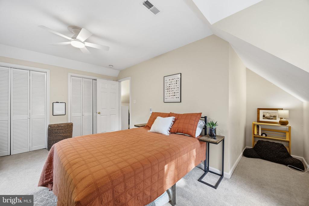 11 COBBLESTONE WAY