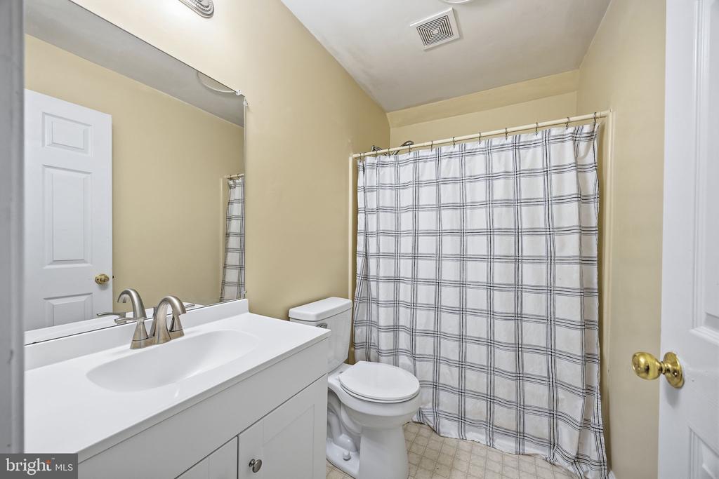 11 COBBLESTONE WAY