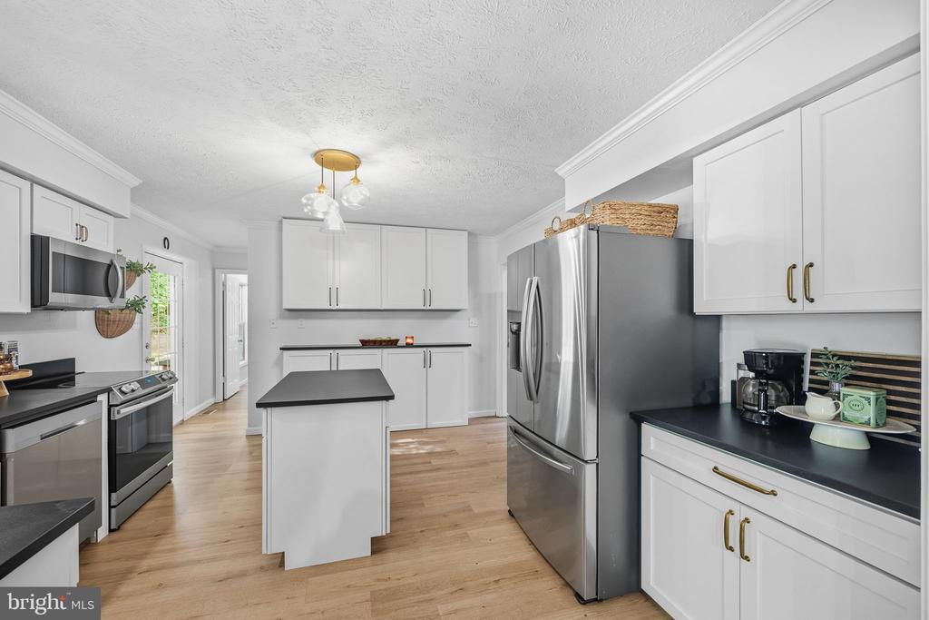 11 COBBLESTONE WAY
