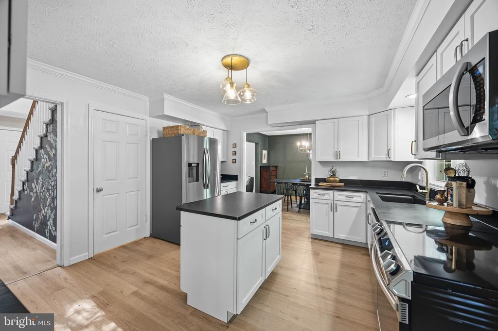 11 COBBLESTONE WAY