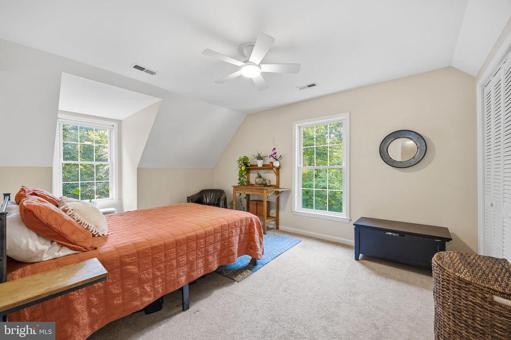 11 COBBLESTONE WAY