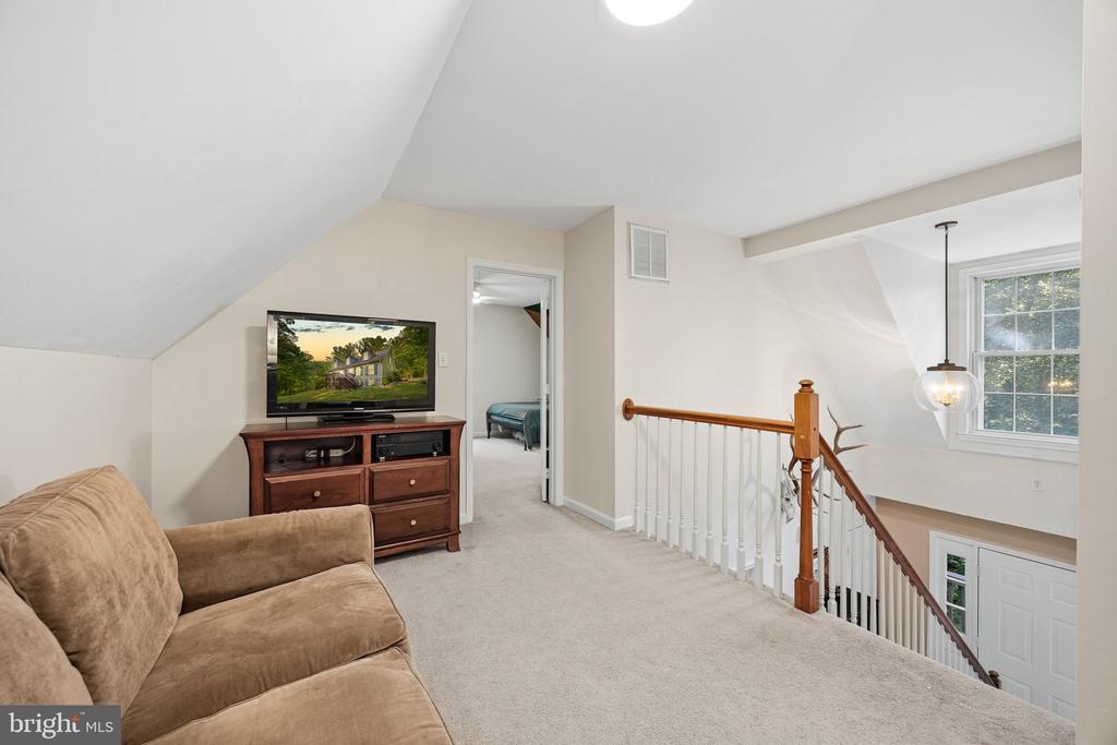 11 COBBLESTONE WAY