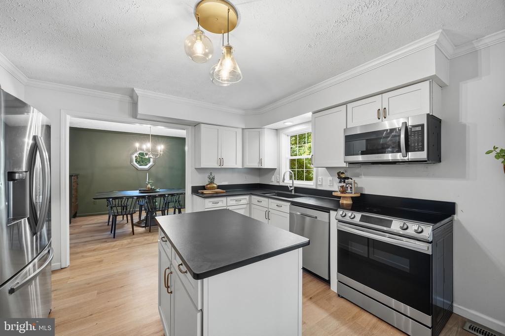 11 COBBLESTONE WAY