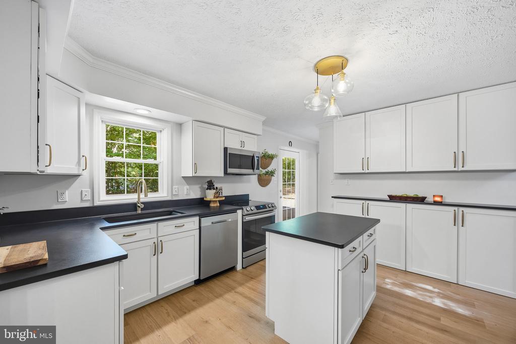 11 COBBLESTONE WAY