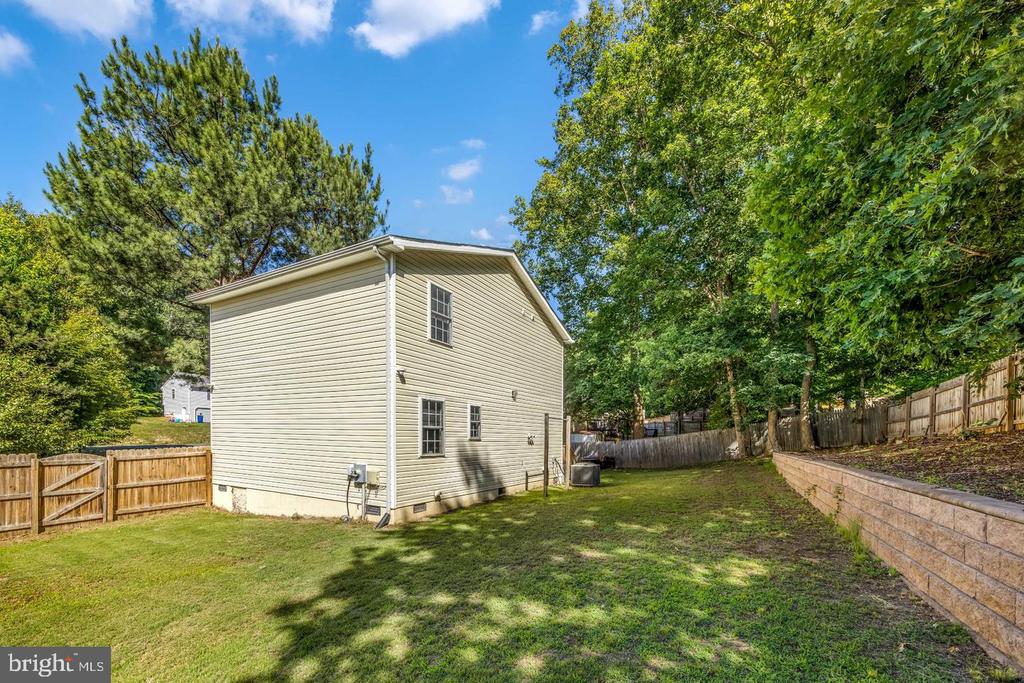 36 PLUMOSA DRIVE