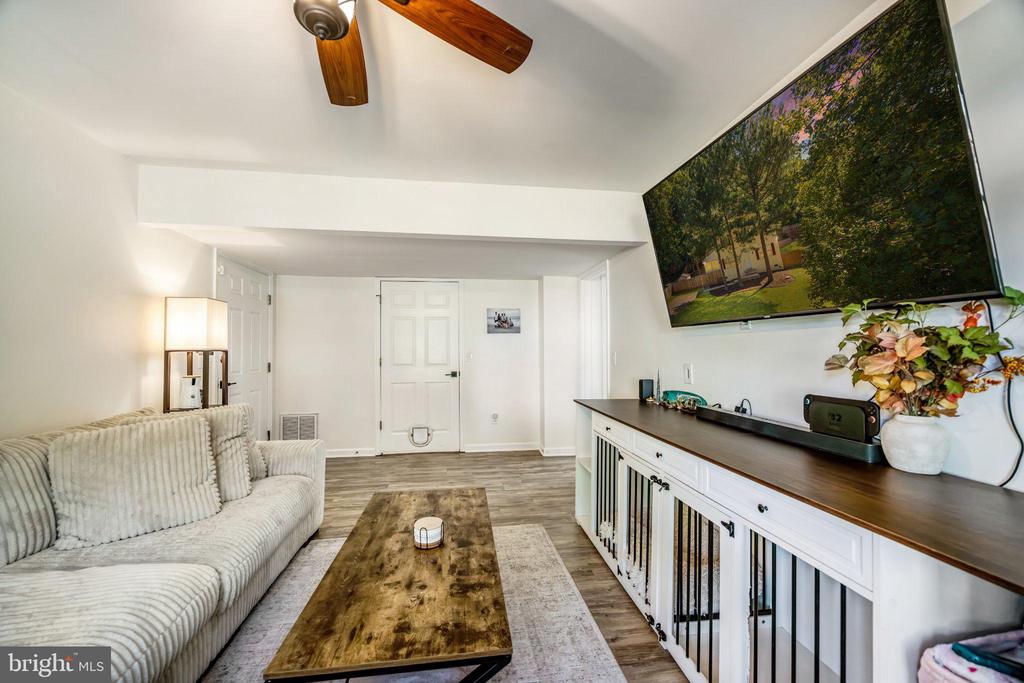 36 PLUMOSA DRIVE