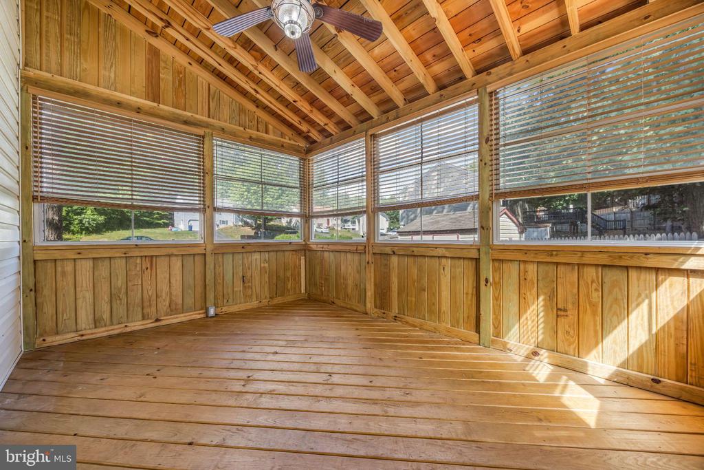 36 PLUMOSA DRIVE