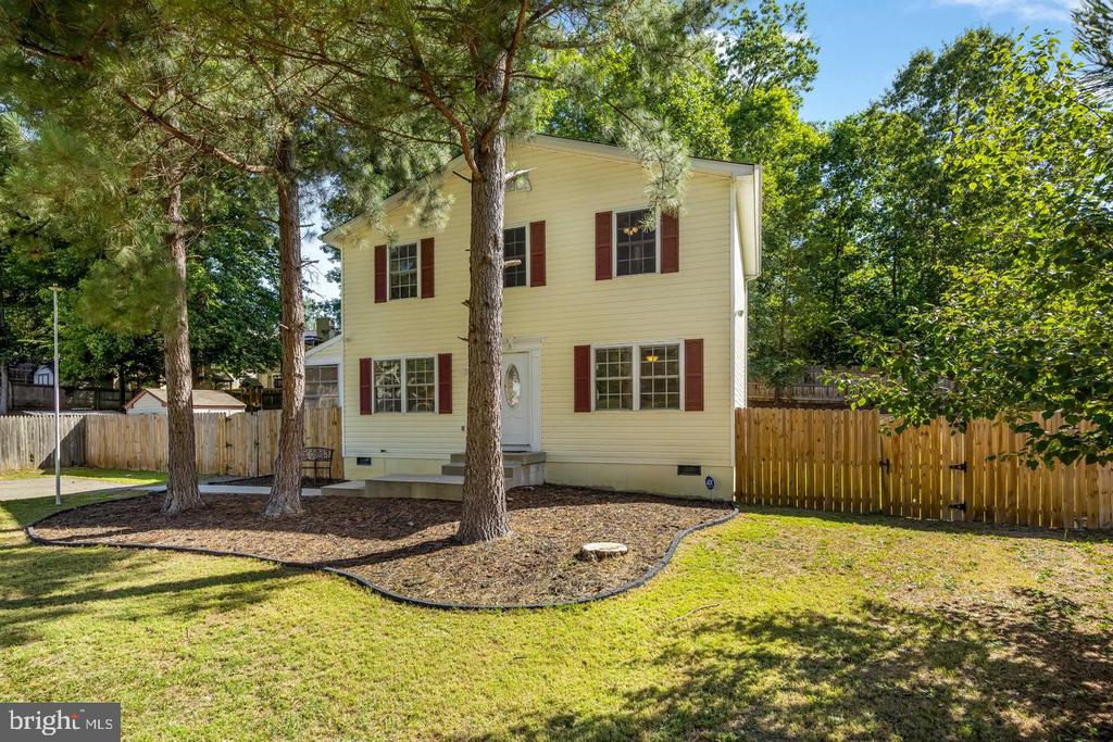 36 PLUMOSA DRIVE