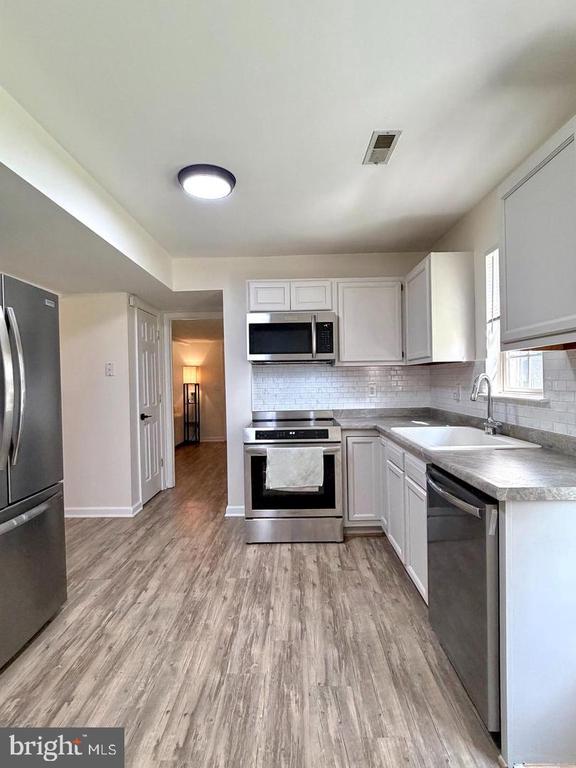 36 PLUMOSA DRIVE