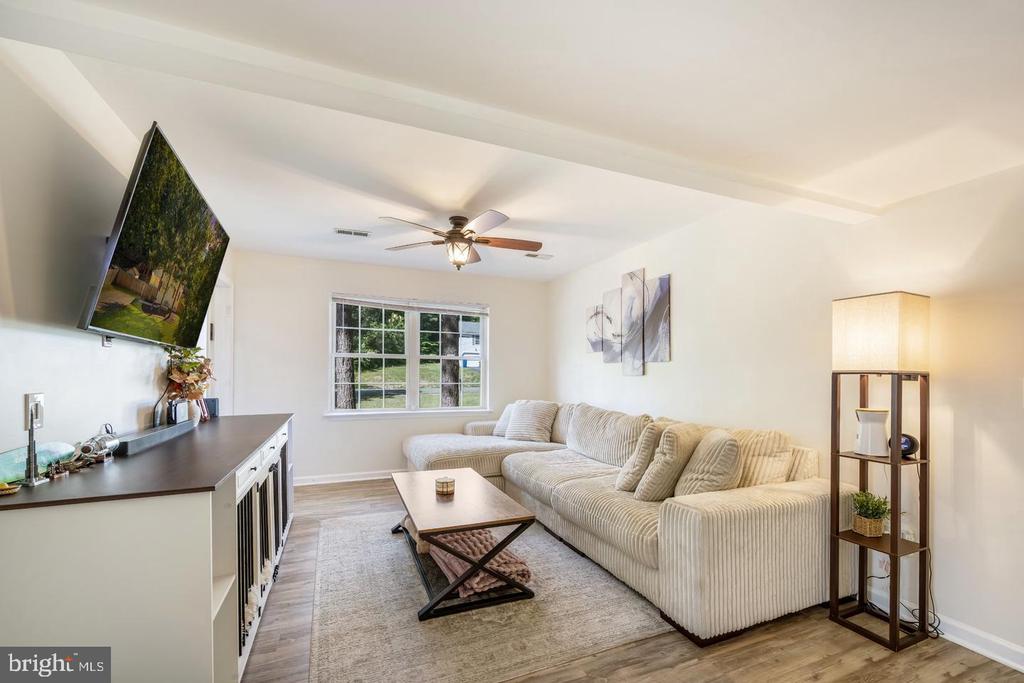 36 PLUMOSA DRIVE