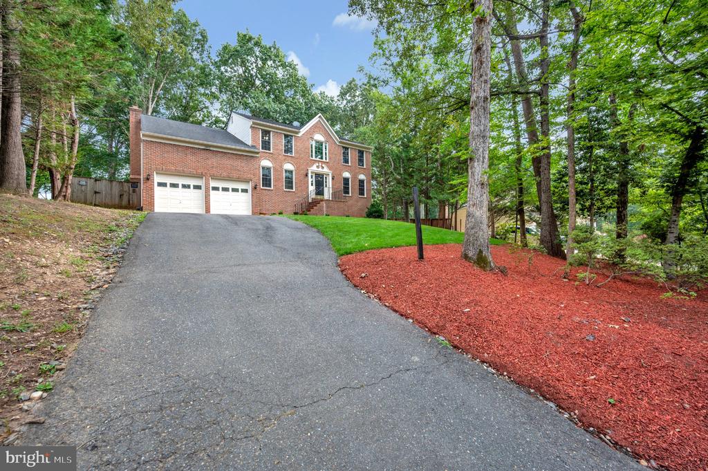 2011 VICTORIA DRIVE