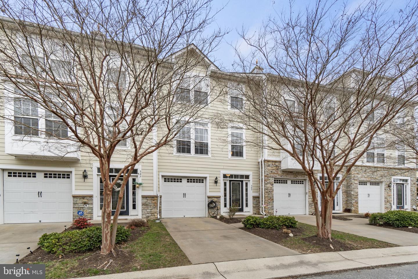 305 Monroe Point Dr.