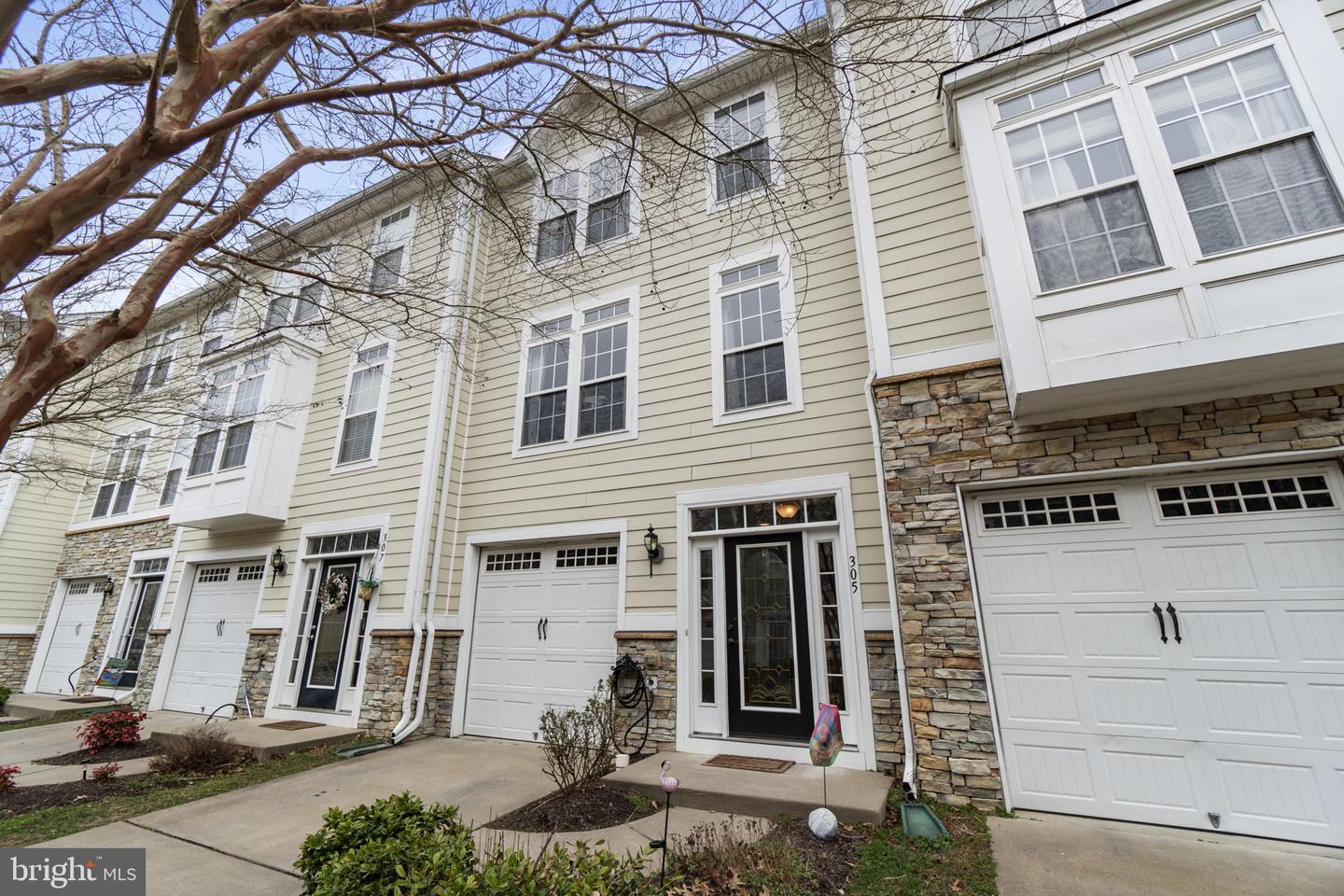 305 Monroe Point Dr.