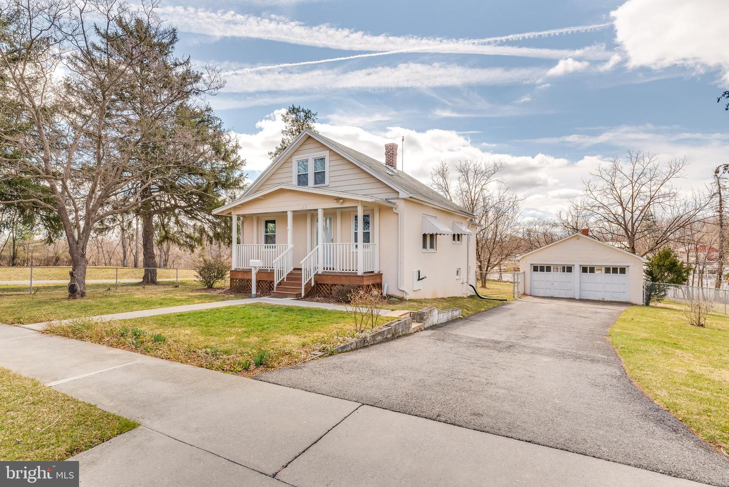 1123 Woodland AVENUE