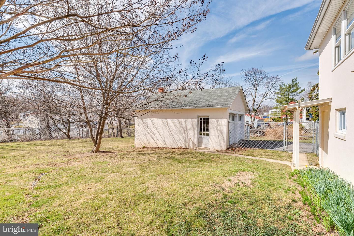 1123 Woodland AVENUE
