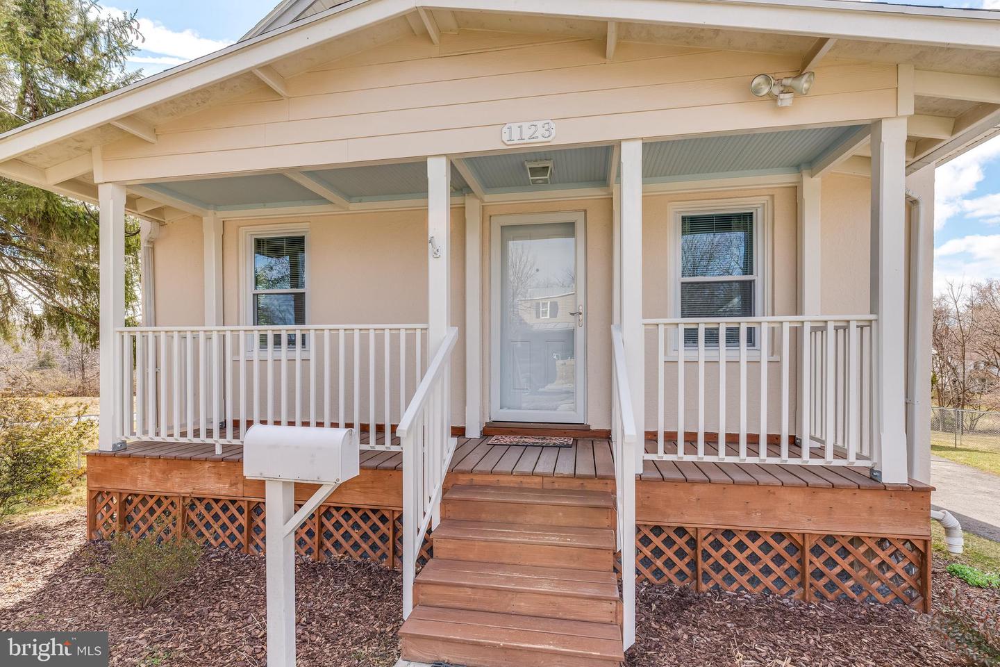 1123 Woodland AVENUE