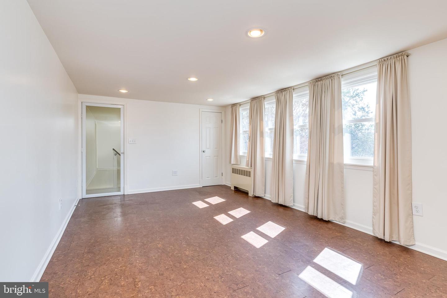 1123 Woodland AVENUE