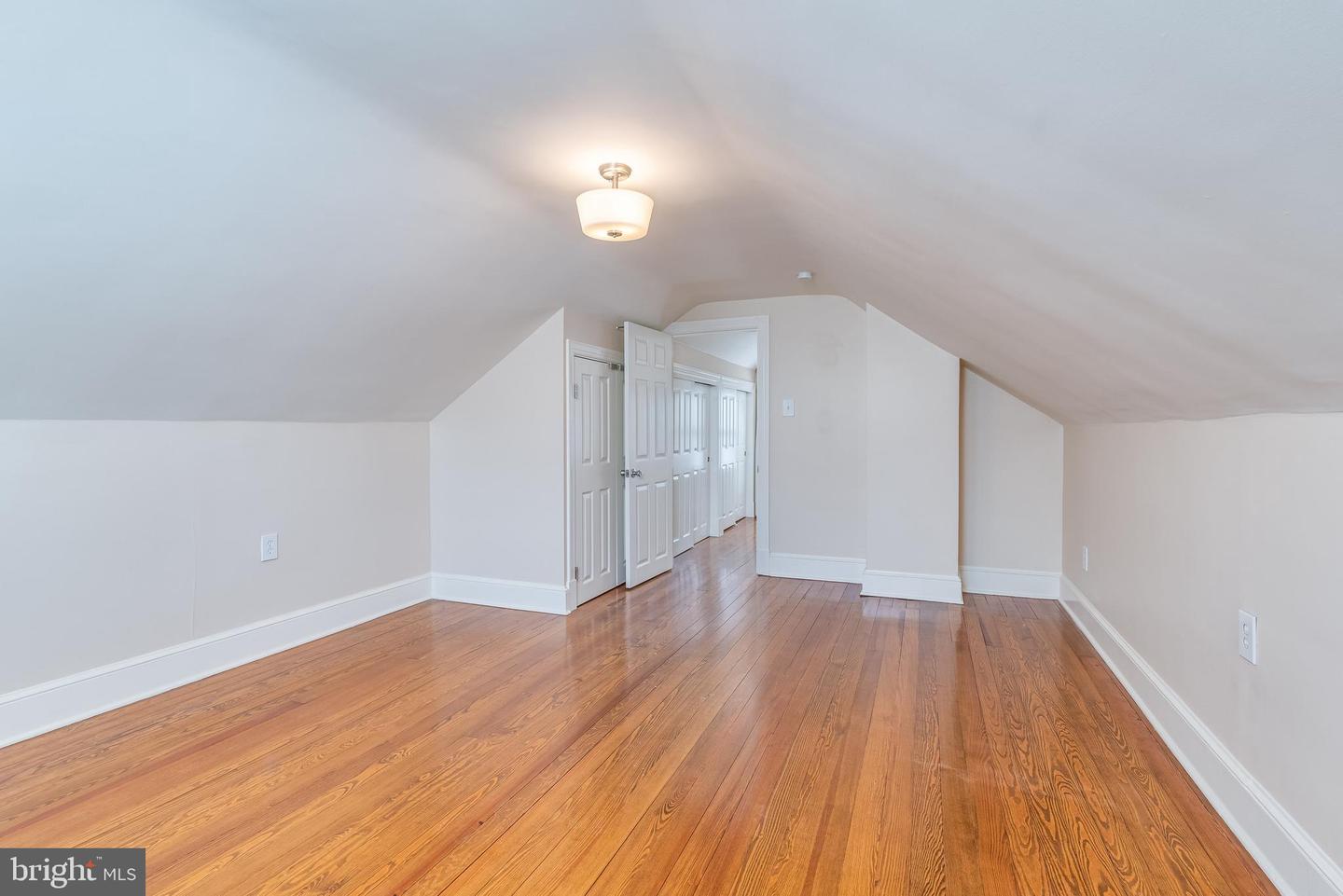 1123 Woodland AVENUE