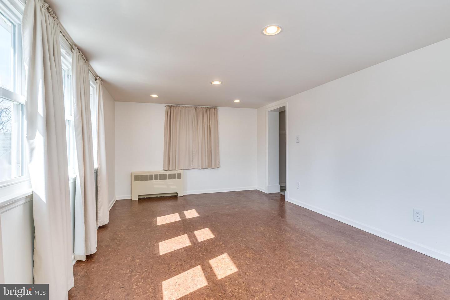 1123 Woodland AVENUE