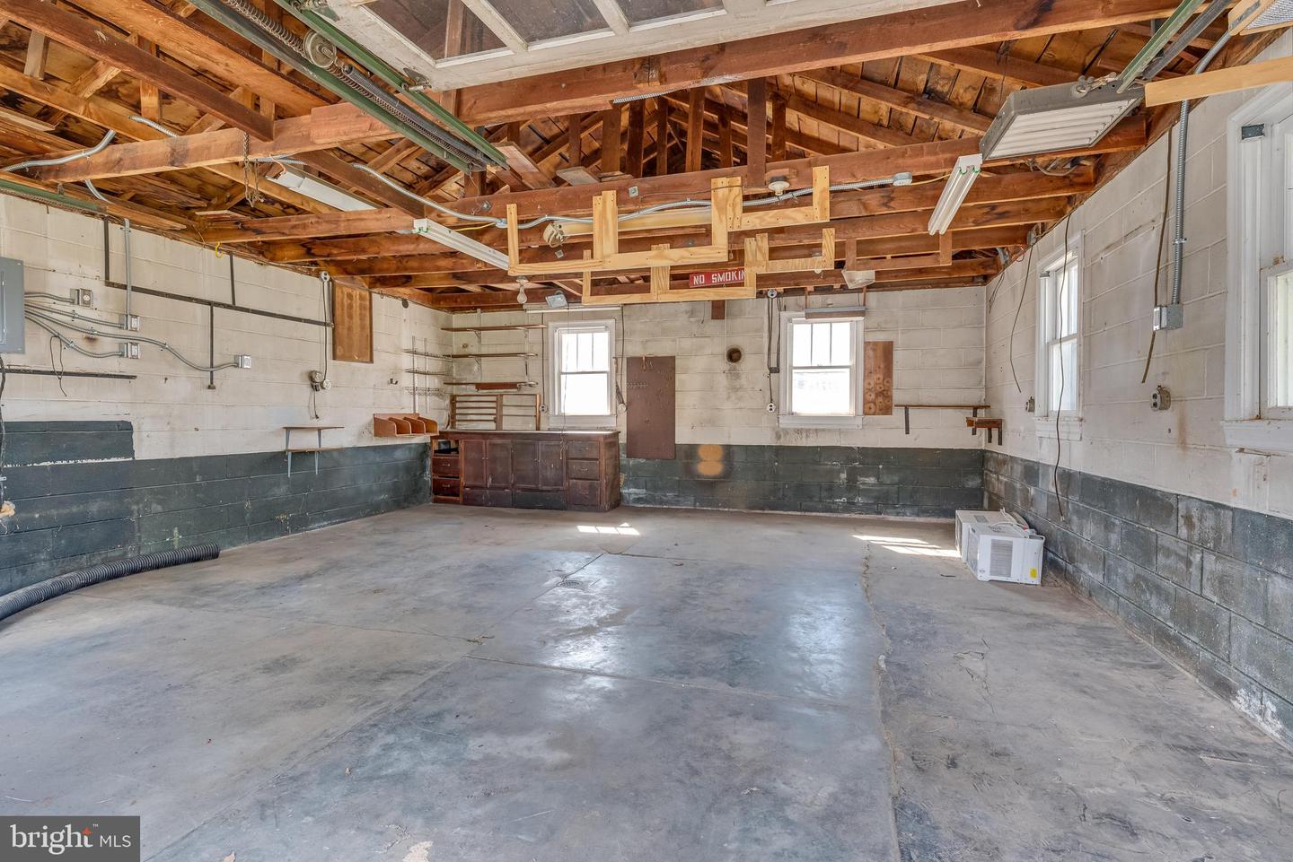 1123 Woodland AVENUE