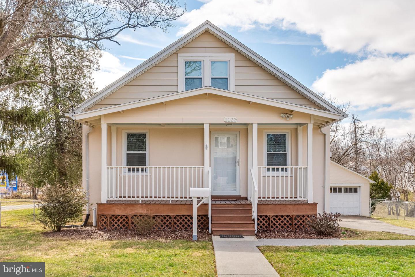 1123 Woodland AVENUE