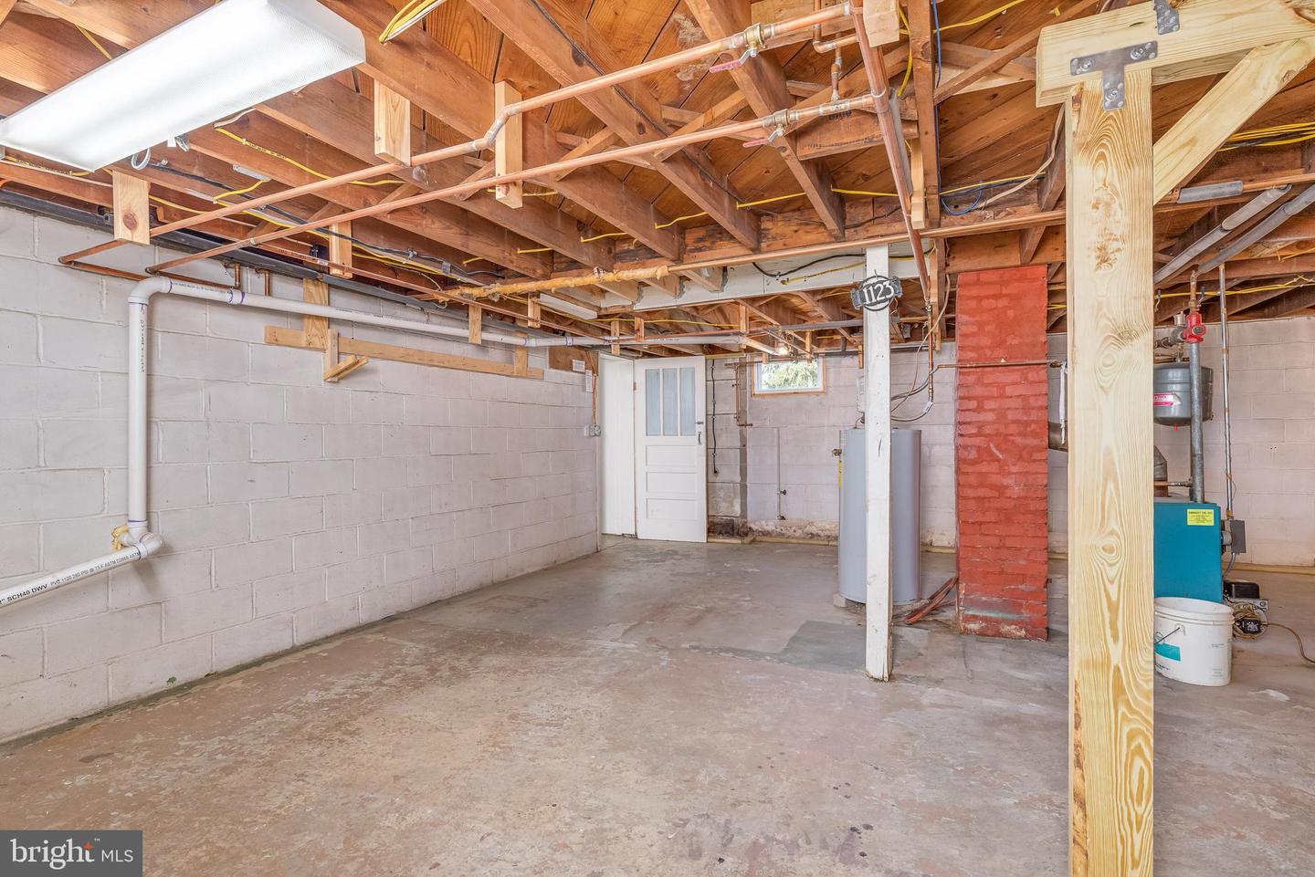 1123 Woodland AVENUE