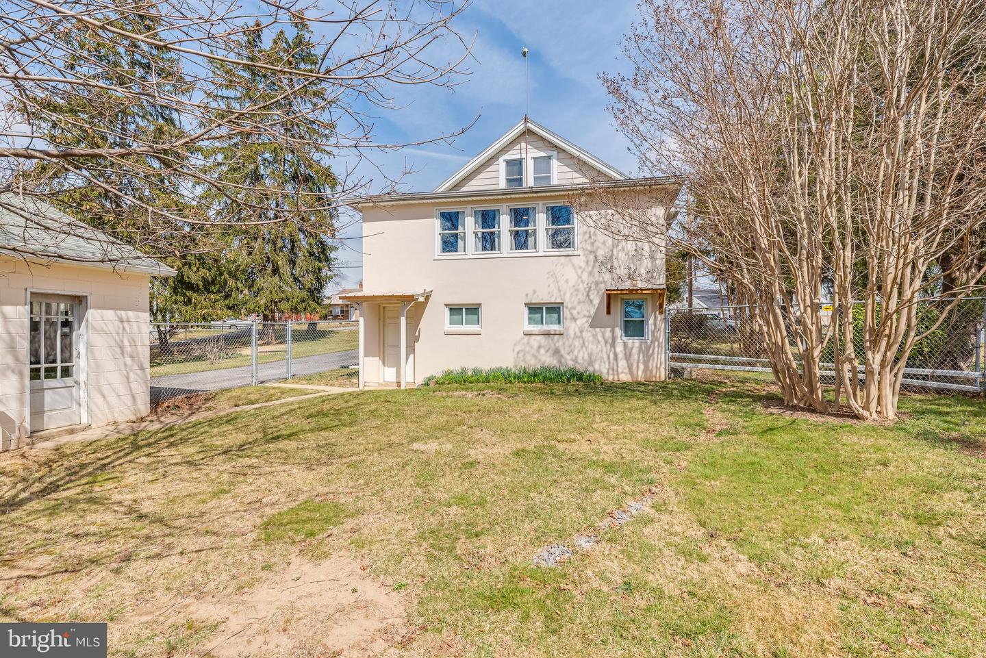 1123 Woodland AVENUE