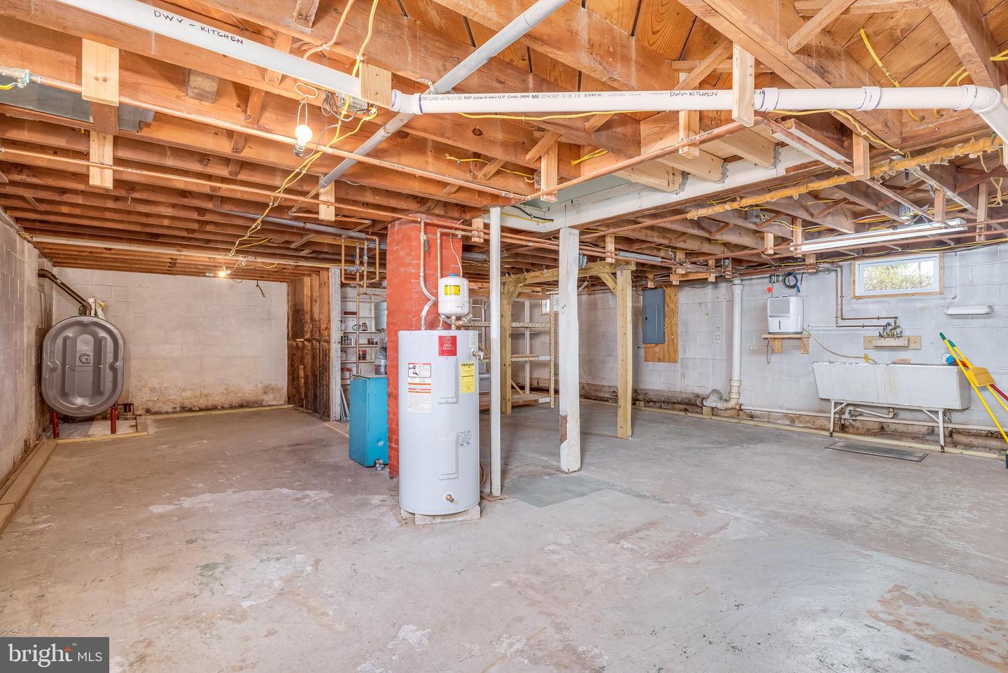 1123 Woodland AVENUE