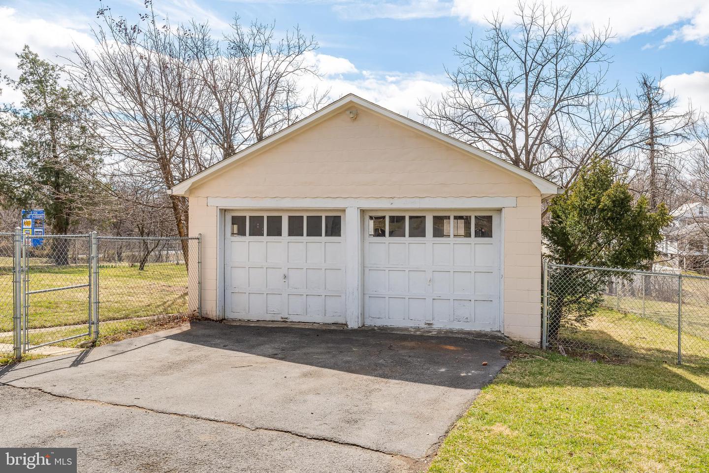 1123 Woodland AVENUE