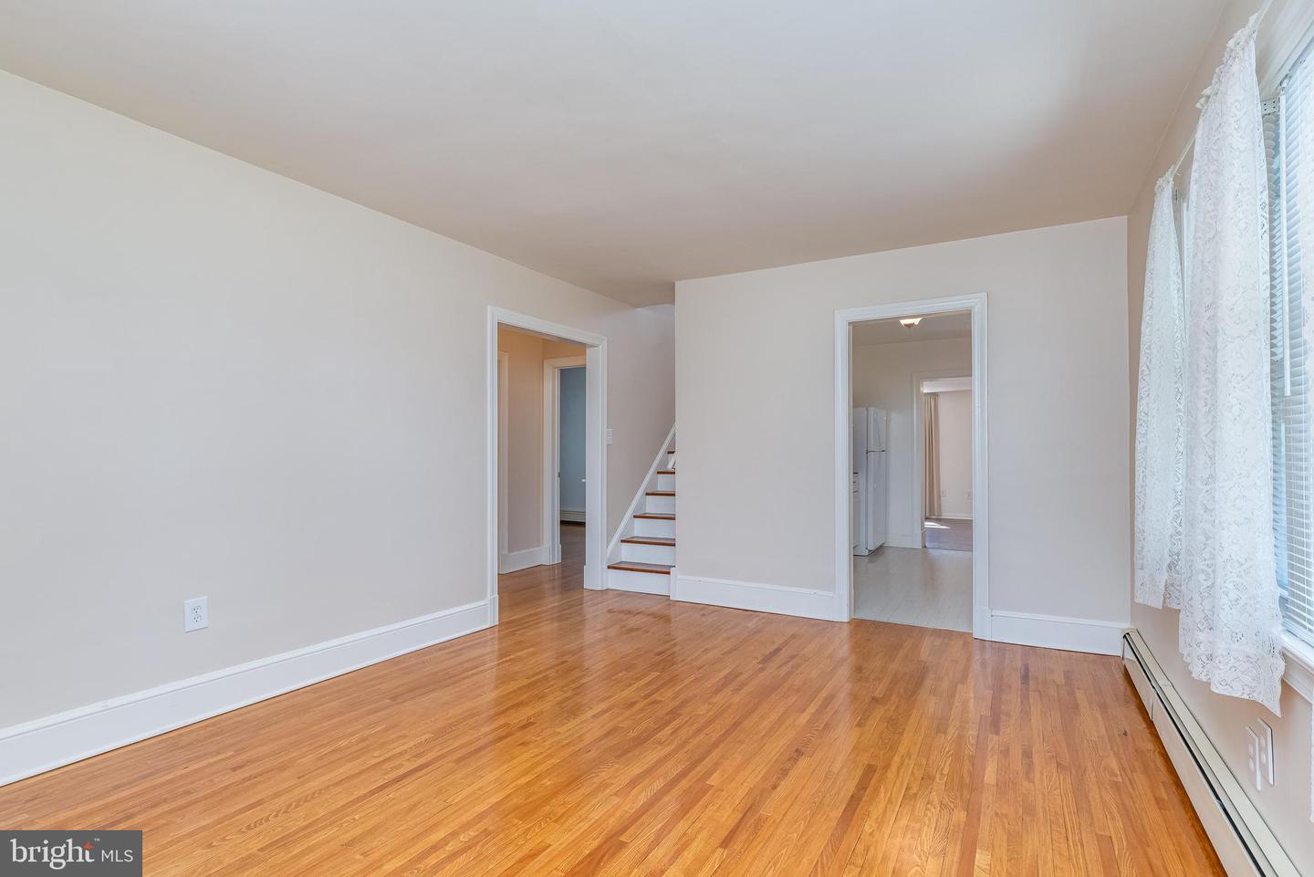 1123 Woodland AVENUE