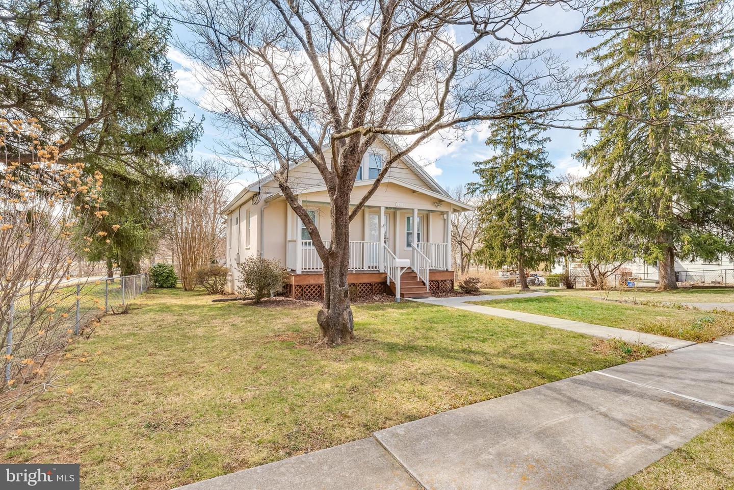 1123 Woodland AVENUE