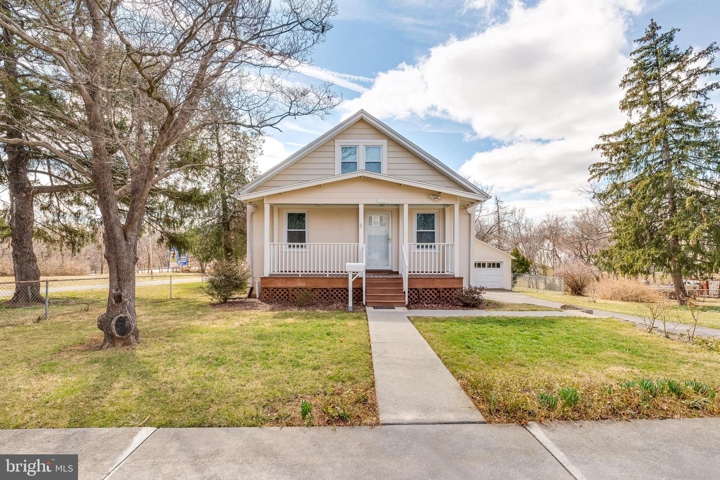 1123 Woodland AVENUE