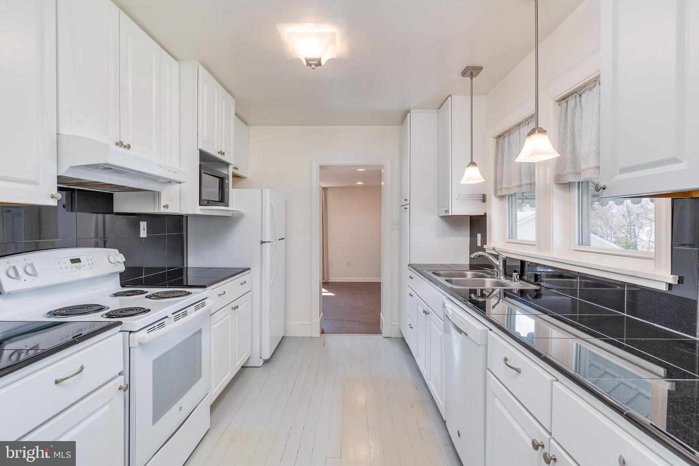 1123 Woodland AVENUE