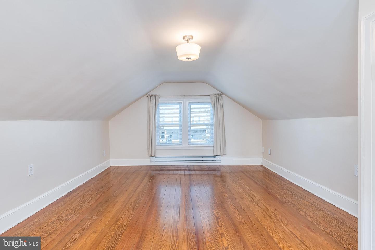1123 Woodland AVENUE