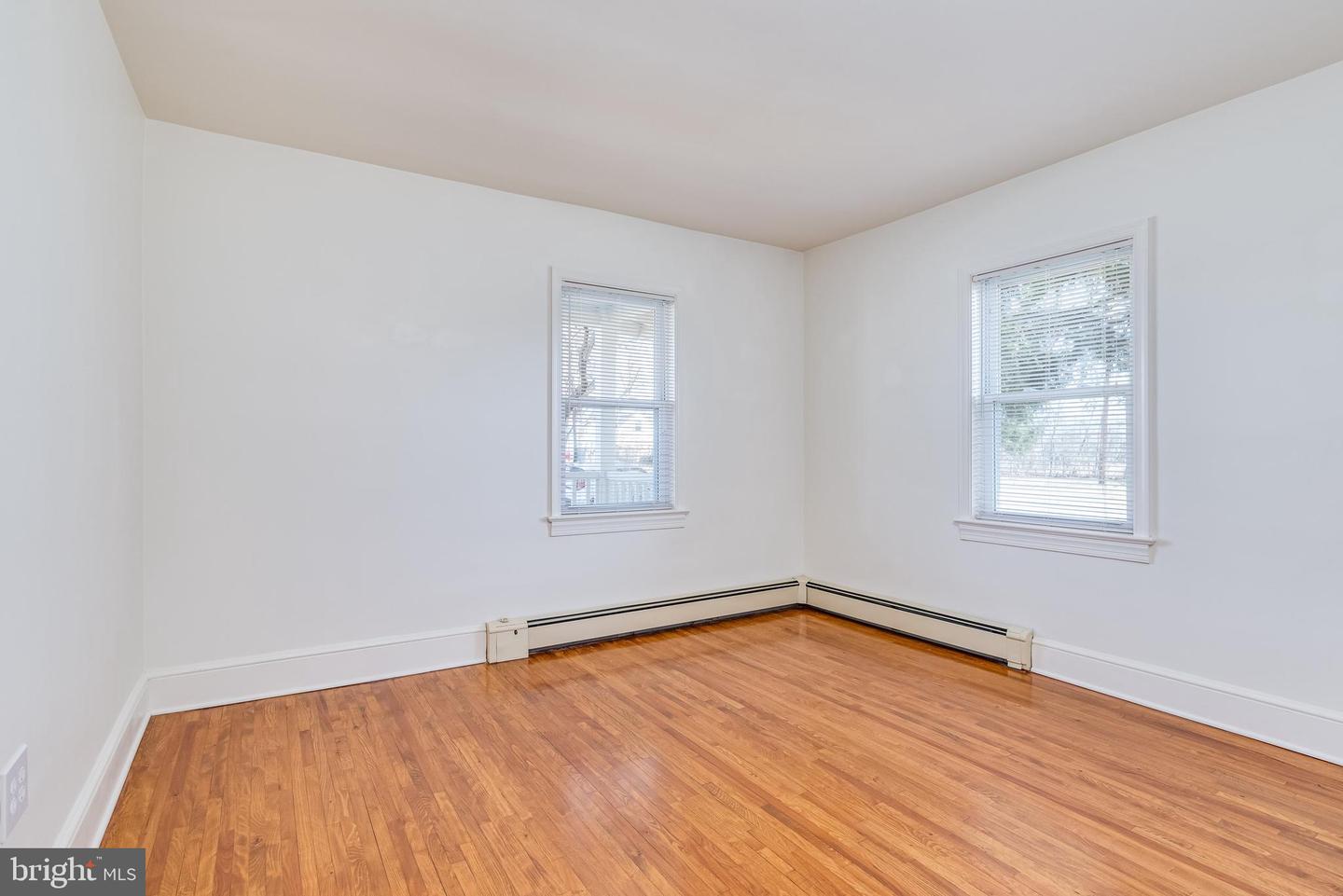 1123 Woodland AVENUE