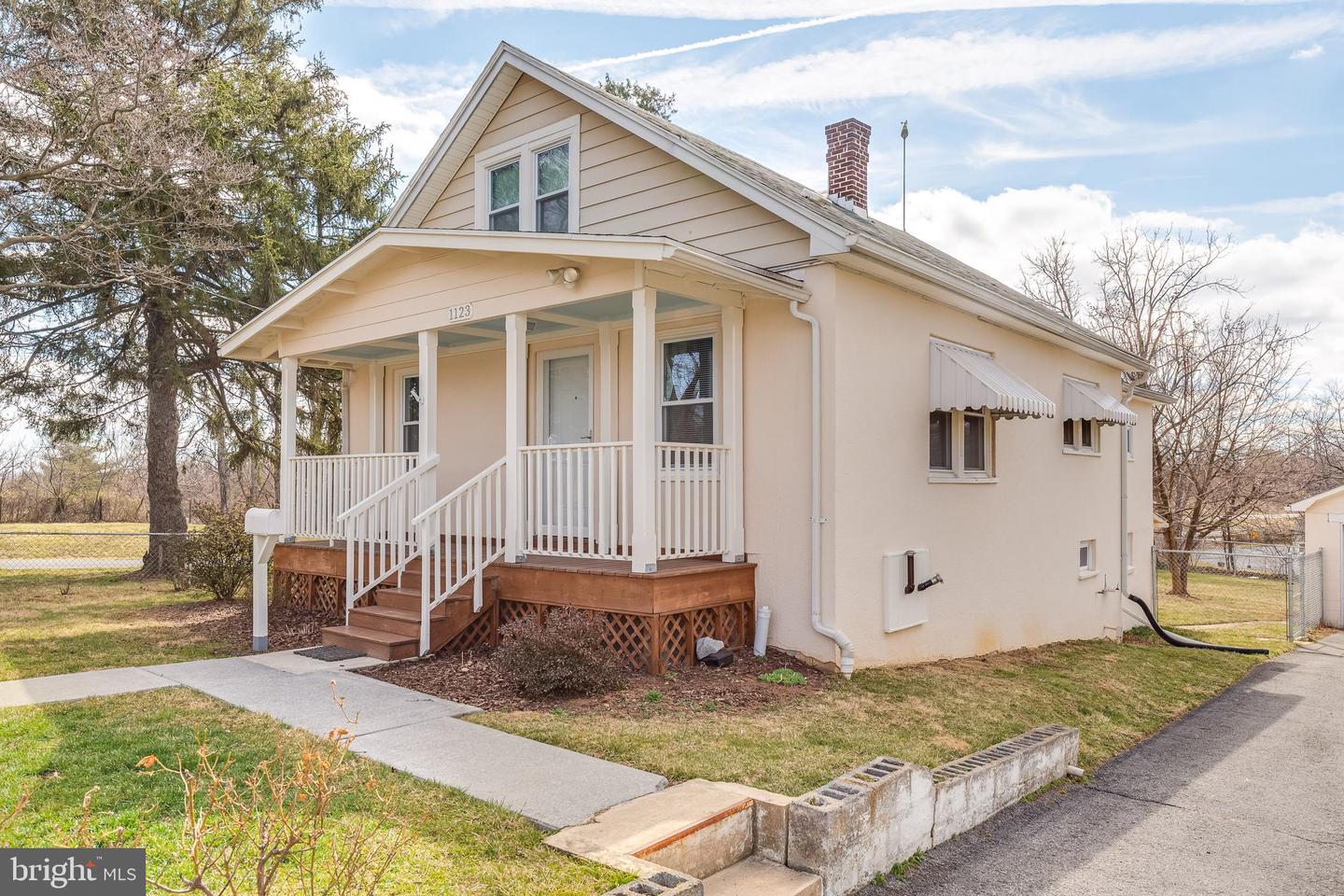 1123 Woodland AVENUE