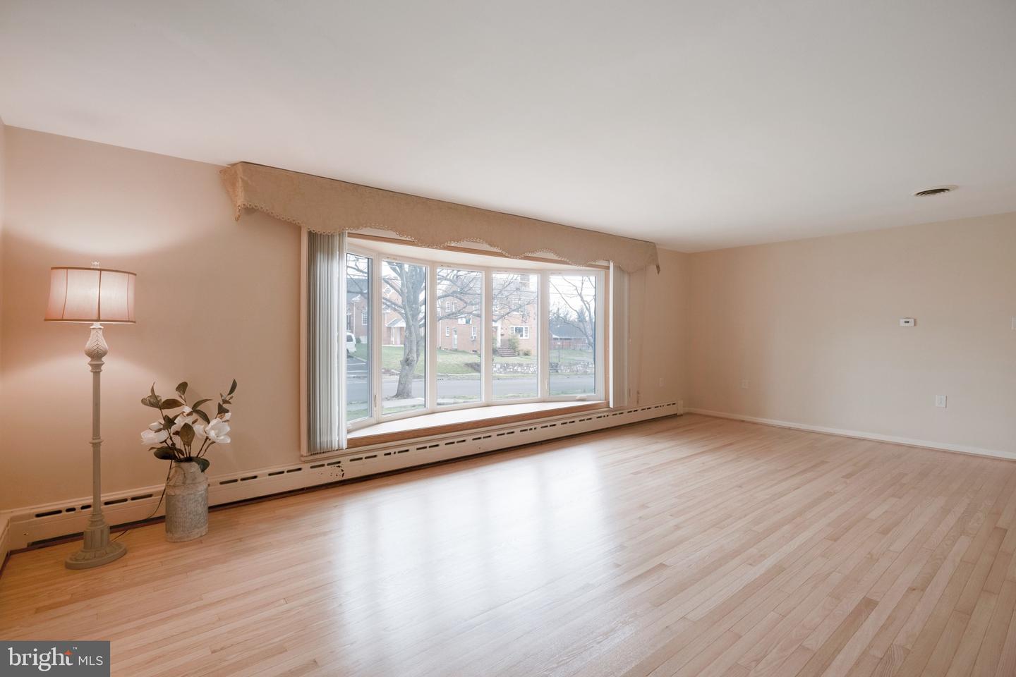 157 Lambden AVENUE