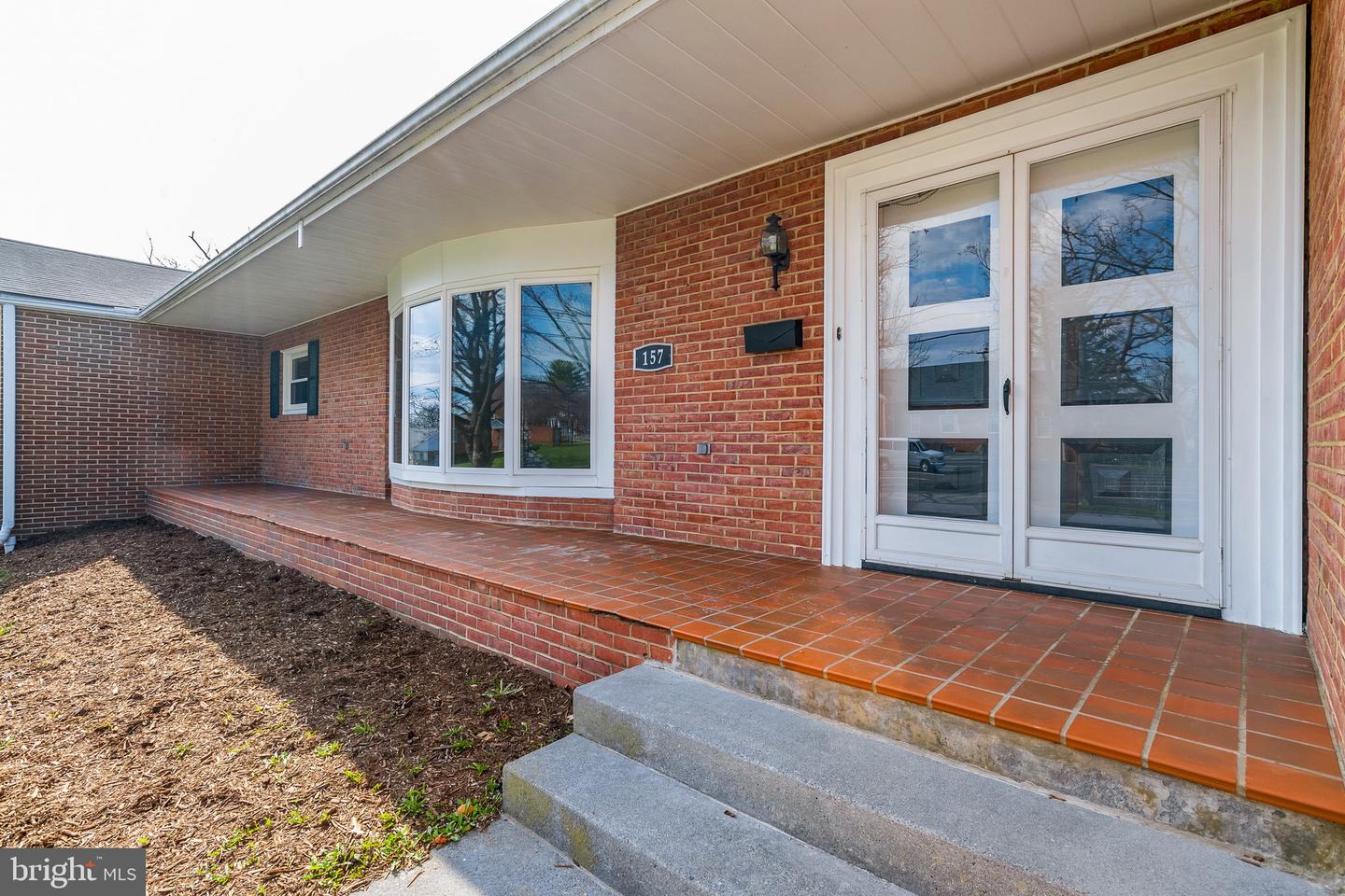 157 Lambden AVENUE