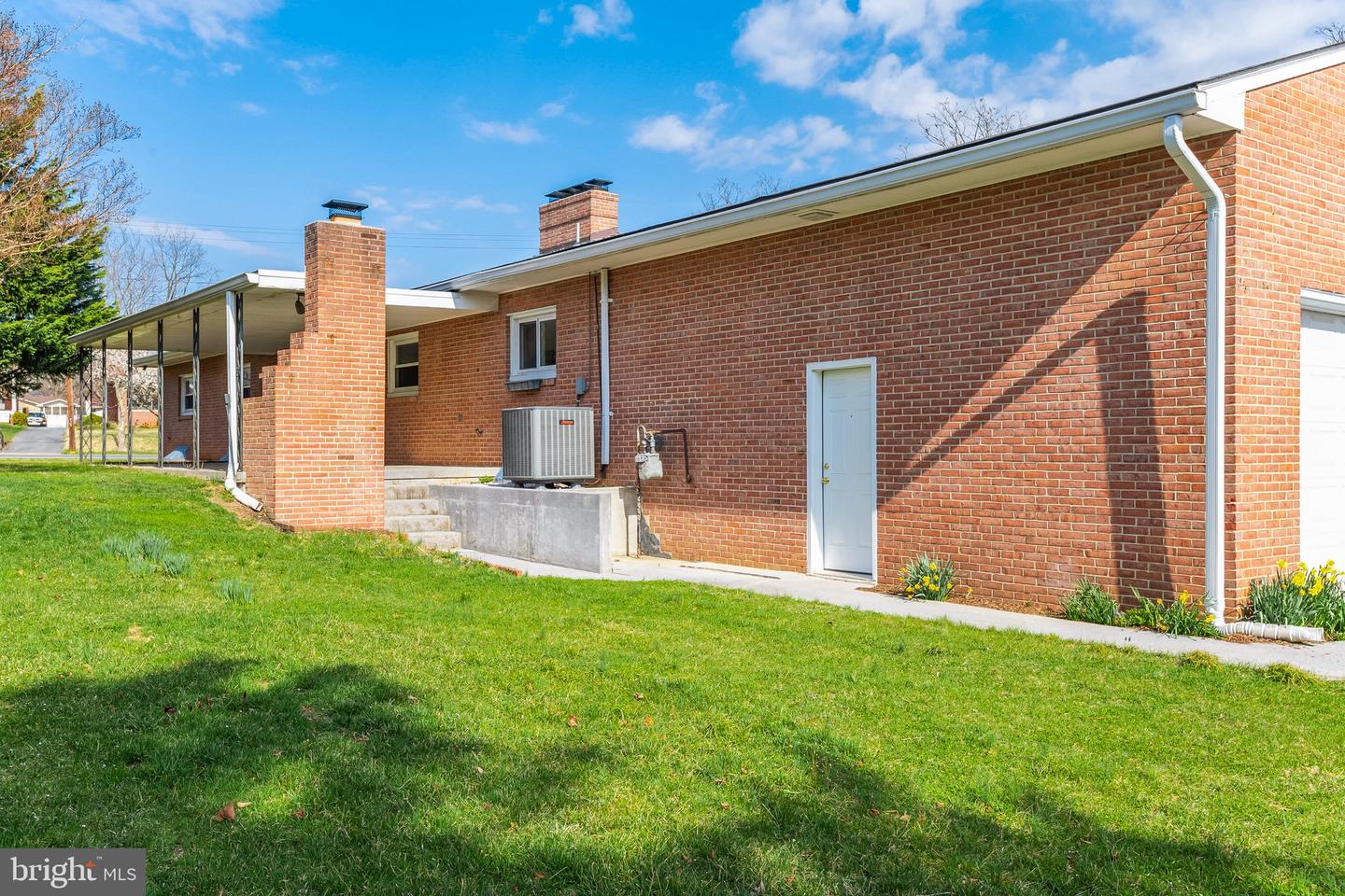 157 Lambden AVENUE