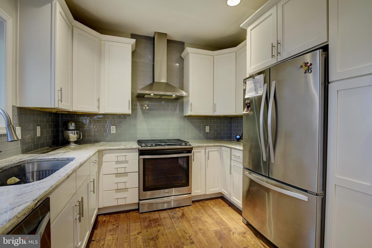 22 E Hart STREET