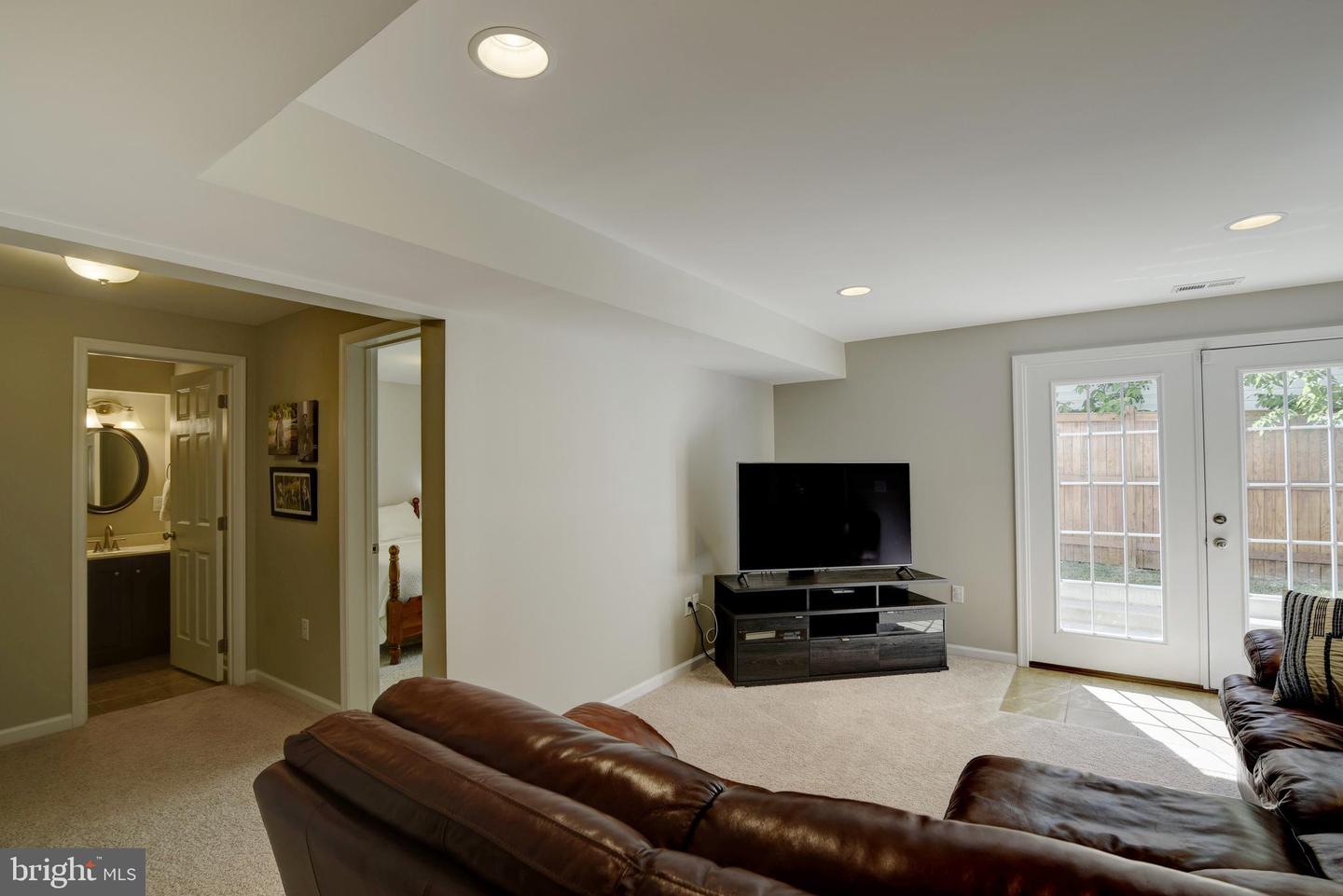 22 E Hart STREET